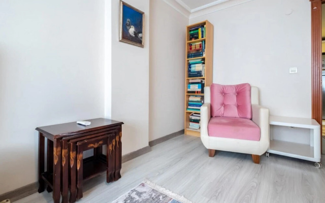 Eclectic Apartment near Popular Attractions in Beyoglu