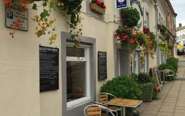 Queens Head Hotel
