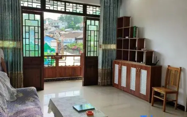 Tenglong Buyi Chinese Inn (Longgong Scenic Area)
