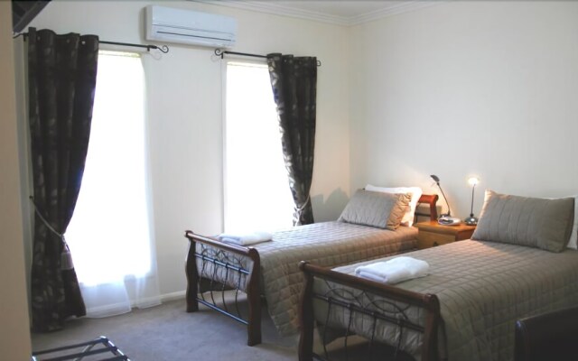 Gloucester on Avon Bed & Breakfast