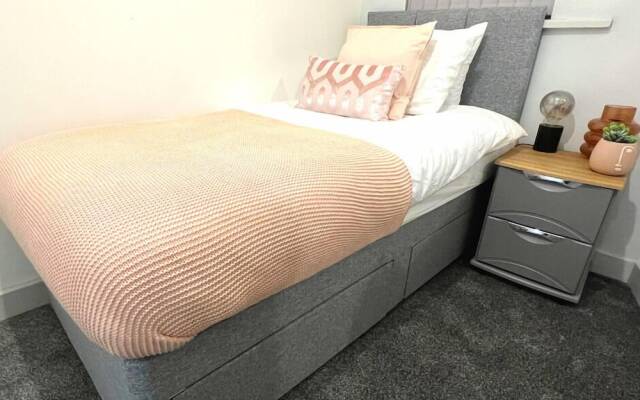 Darlington Suites by SA Stays