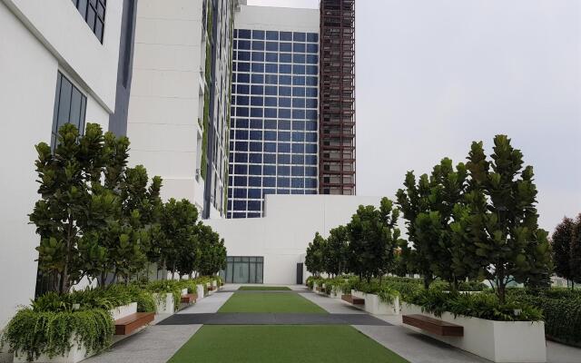 Skypark [Netflix+100Mbps] @ Cyberjaya by HA (3289313-Apartment Suite Cyberjaya by HostAssist)