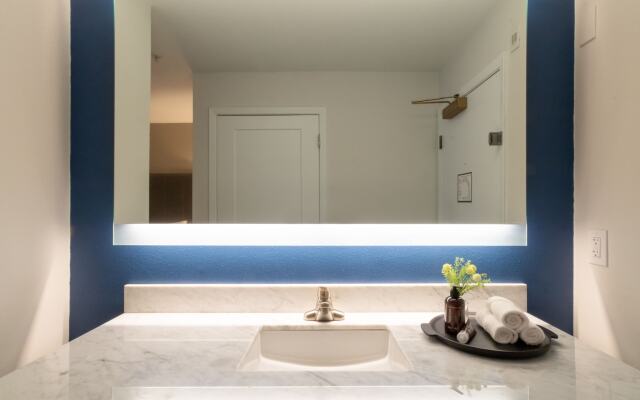 Oxford Suites Portland - Jantzen Beach
