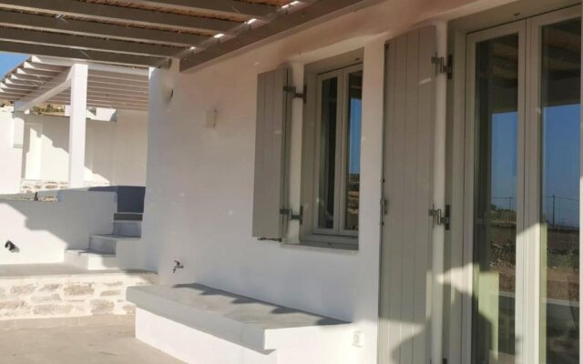 2 bedrooms house with sea view and enclosed garden at Antiparos 1 km away from the beach