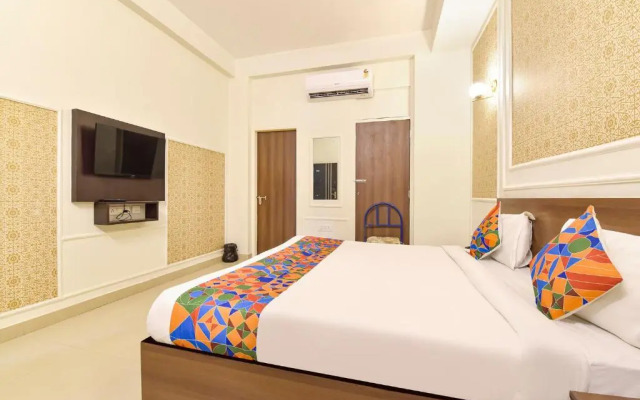 OYO 9571 Hotel Aditya Residency