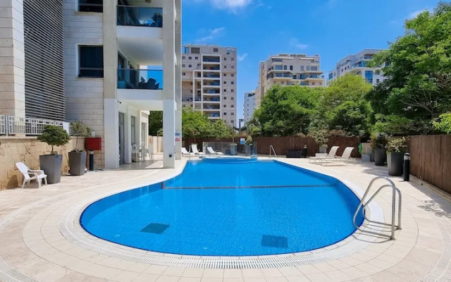 Condo & Pool in New North by FeelHome