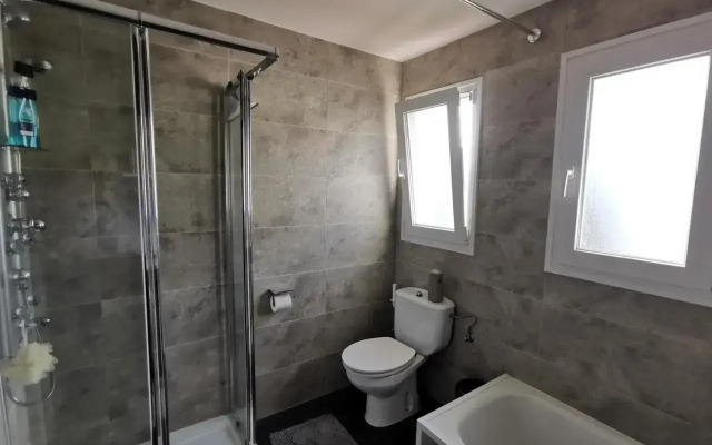 Refurbished 2-Bed Apartment in El Paraiso Alto