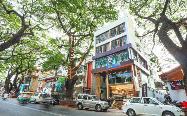 FabHotel Frazer Suites