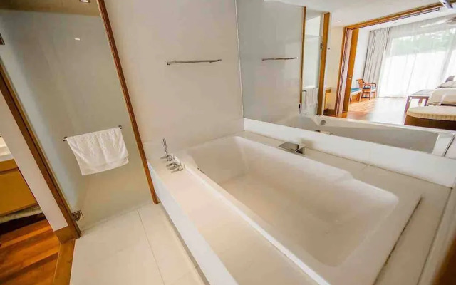 Beachfront 3br Luxe Plunge Pool On Naithon Beach