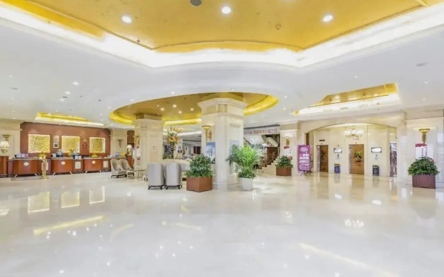 Yun-Ray Ambassador Hotel