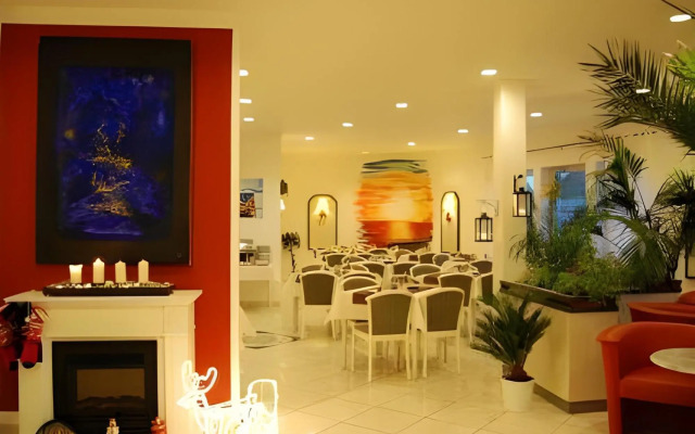 Ascot Hotel