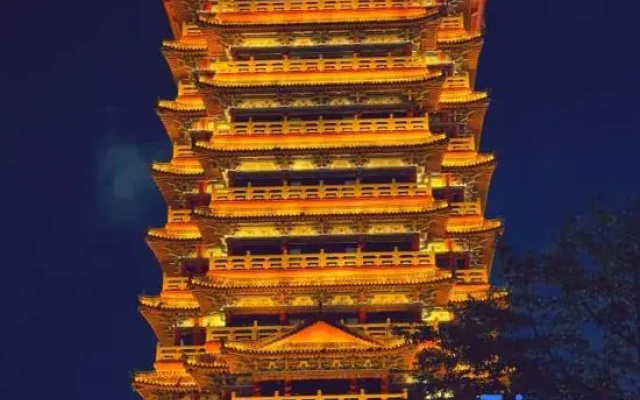 Zhenyue Meijing Hotel (Qinzhou Baishihu Park Wuyue Plaza)