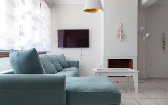 Villa Kristin 2 - Great Location, Sea Views, BBQ
