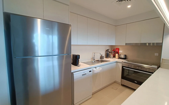 SuperHost- Incredible Apartment Floating Over Dubai Harbour