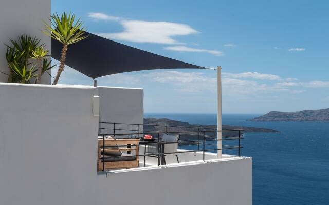 Porto Fira Suites