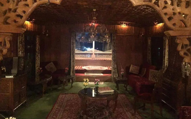 Shahbaaz Group of Houseboats