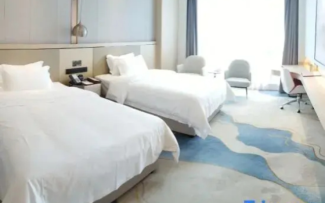 Longyan Yueman Crown  Hotel (Yongding District)