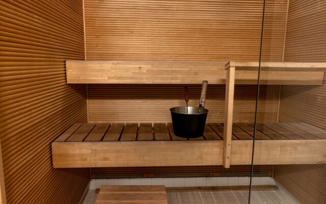 2ndhomes Center Home w Sauna & Balcony