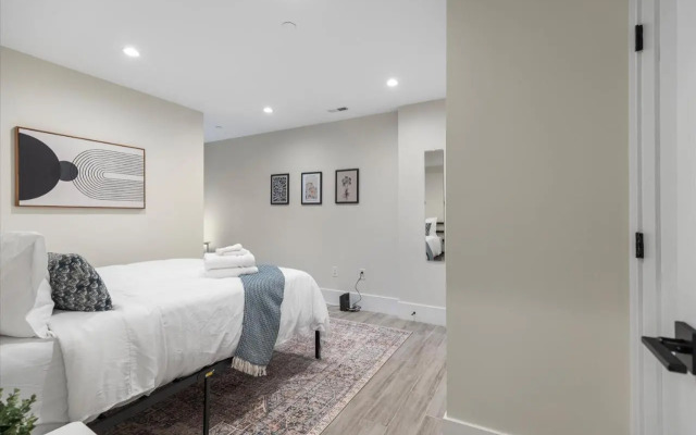 Central 2-Br City Sanctuary - Commuter-Friendly