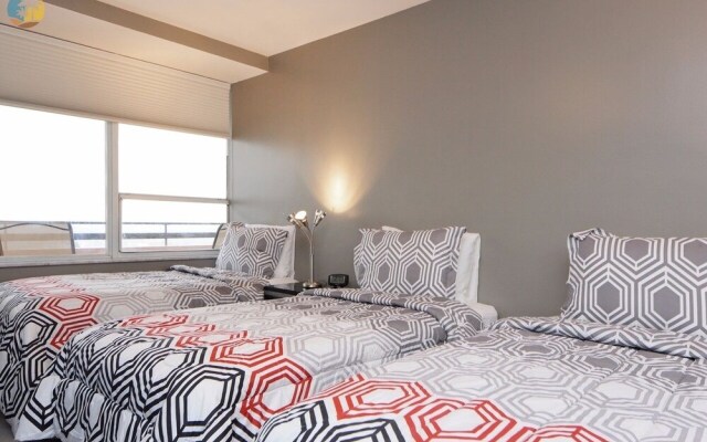 Alexander 1121 3 Bedroom Apts by RedAwning