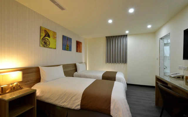 Plus Hotel