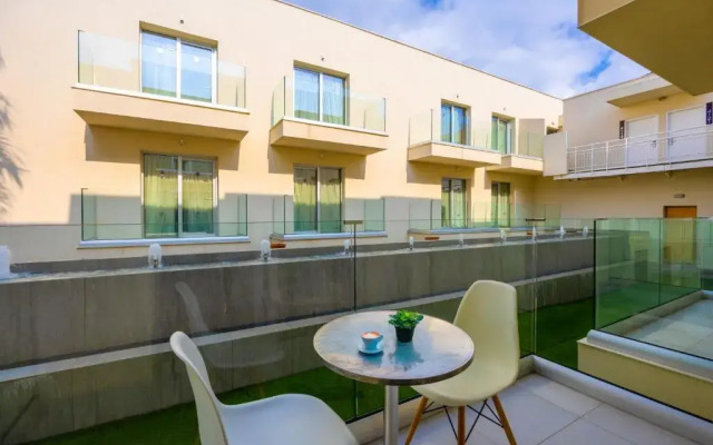 Melpo Antia Hotel & Suites