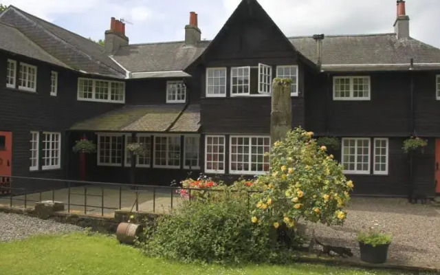 Skirling House