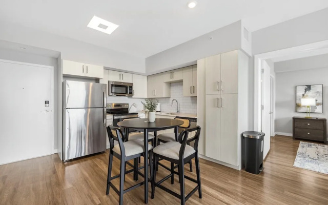 Stylish City-View Condo Pool Access