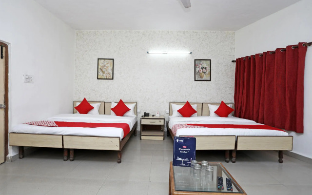 OYO 11937 Hotel Meedo