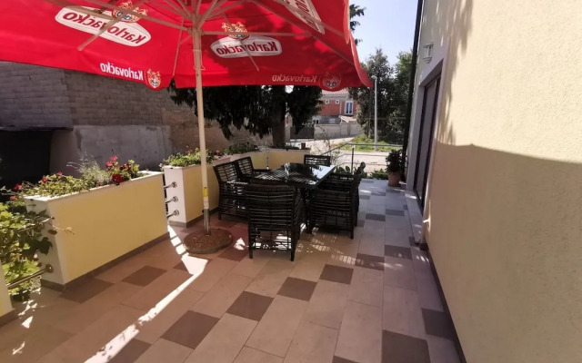 Spacious Holiday Home in Pakoštane near Sea