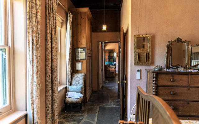 Buxton Manor – Guest Rooms – Adelaide