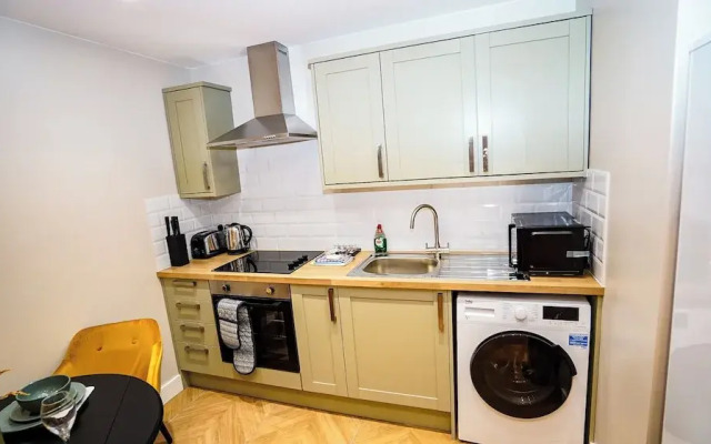 E2M Wisteria House Heathrow Free Parking