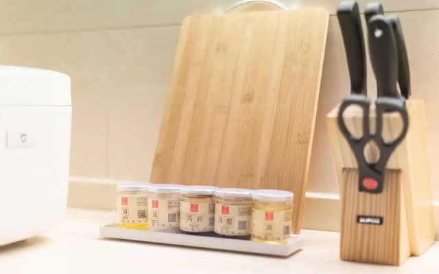 Locals Boutique Apartment Huafa Plaza 38