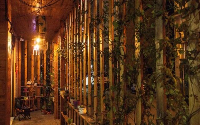 Ni Youth Hostel