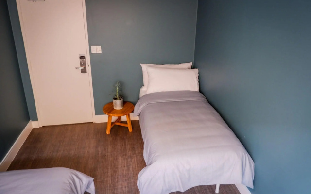 Stoke Beach House - Hostel
