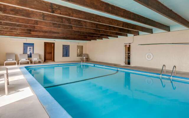 Rodeway Inn & Suites Ontario