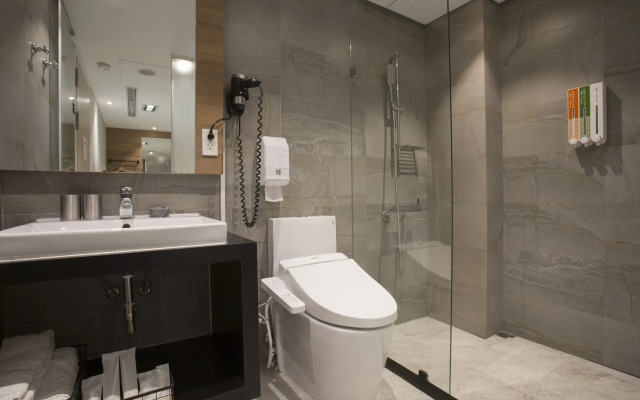P&F Hotel