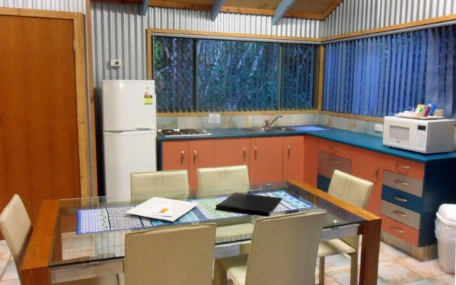 Treetops Accommodation Montville