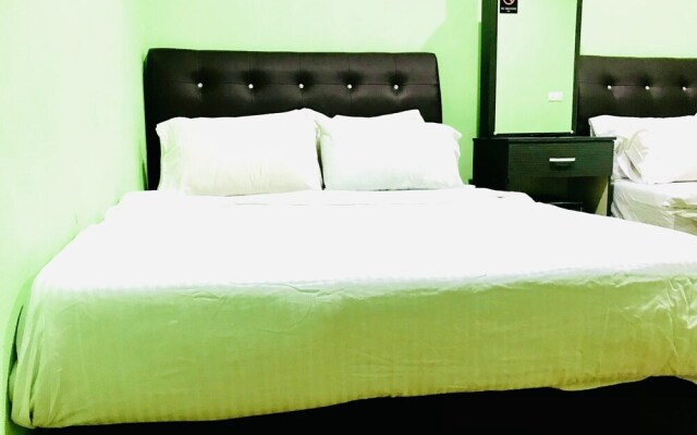 OYO Home 90330 Vvilla Motel