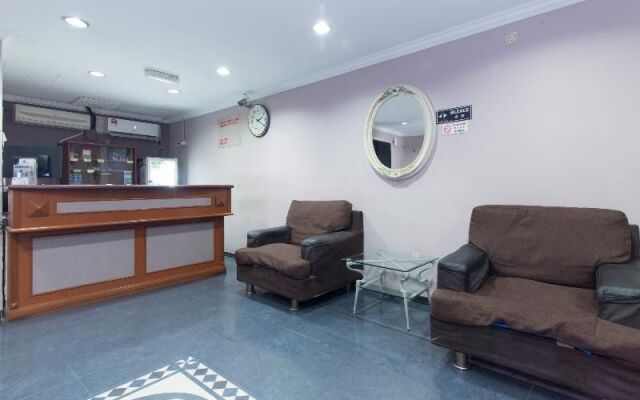 OYO 472 Comfort Hotel 1