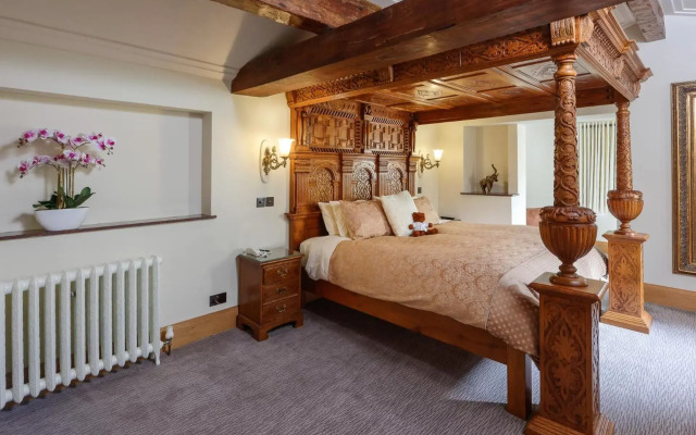 The Saddleworth Hotel