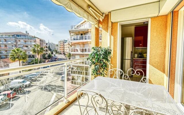 HESPE - Beautiful 2 bed apartment only 50m from the beach!