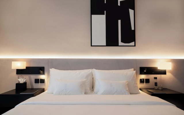 Lusso Hometels J One