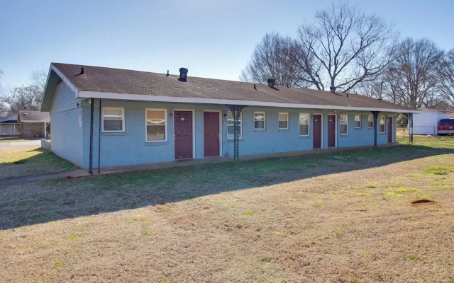 Huntsville Studio w/ Workspace Near Downtown