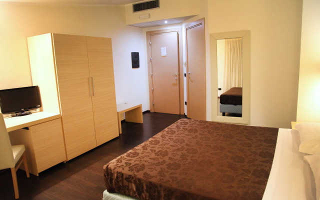 Hotel Sogni D'Oro Airport
