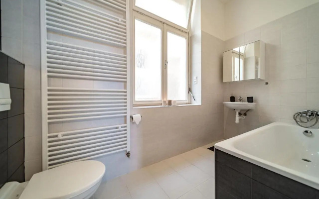 Avantguard Apartments