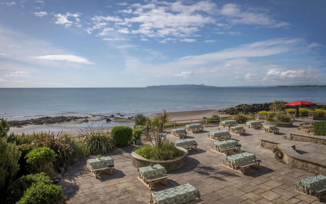 Shoreline Hotel