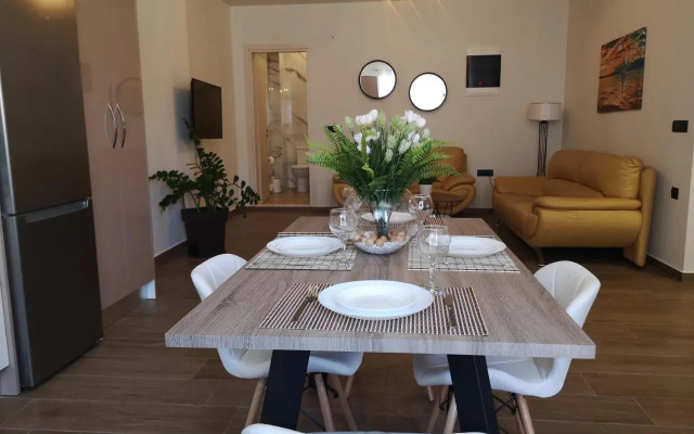 Sunny Holidays Apartment