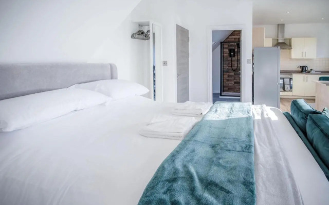 The Penthouse 1 Bedroom Apartment Ocean Breeze