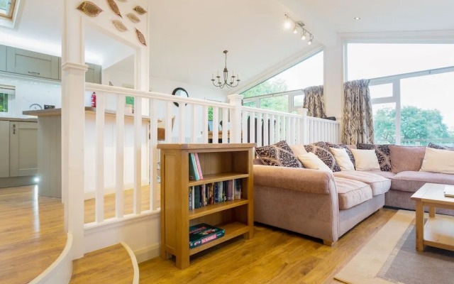 5 Tree Tops, Looe